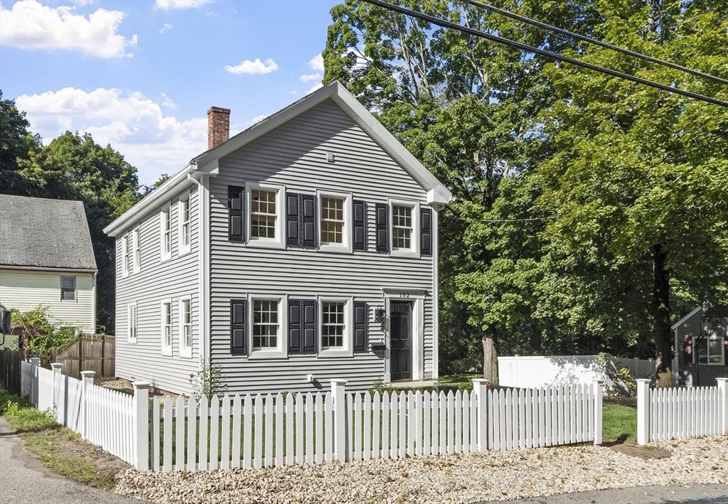 102 Park Street in North Reading