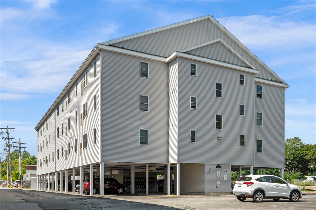 107 Foster St #304 in Peabody