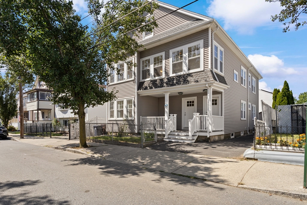 28 Windsor St in Everett