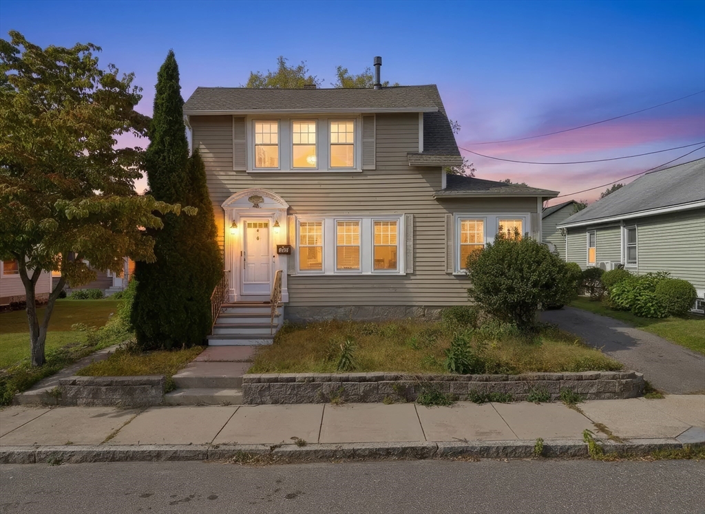 125 Upham St in Lowell