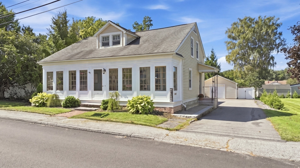 9 Waters St in Millbury