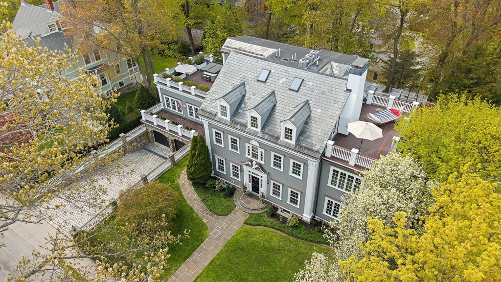 95 Temple St in West Newton