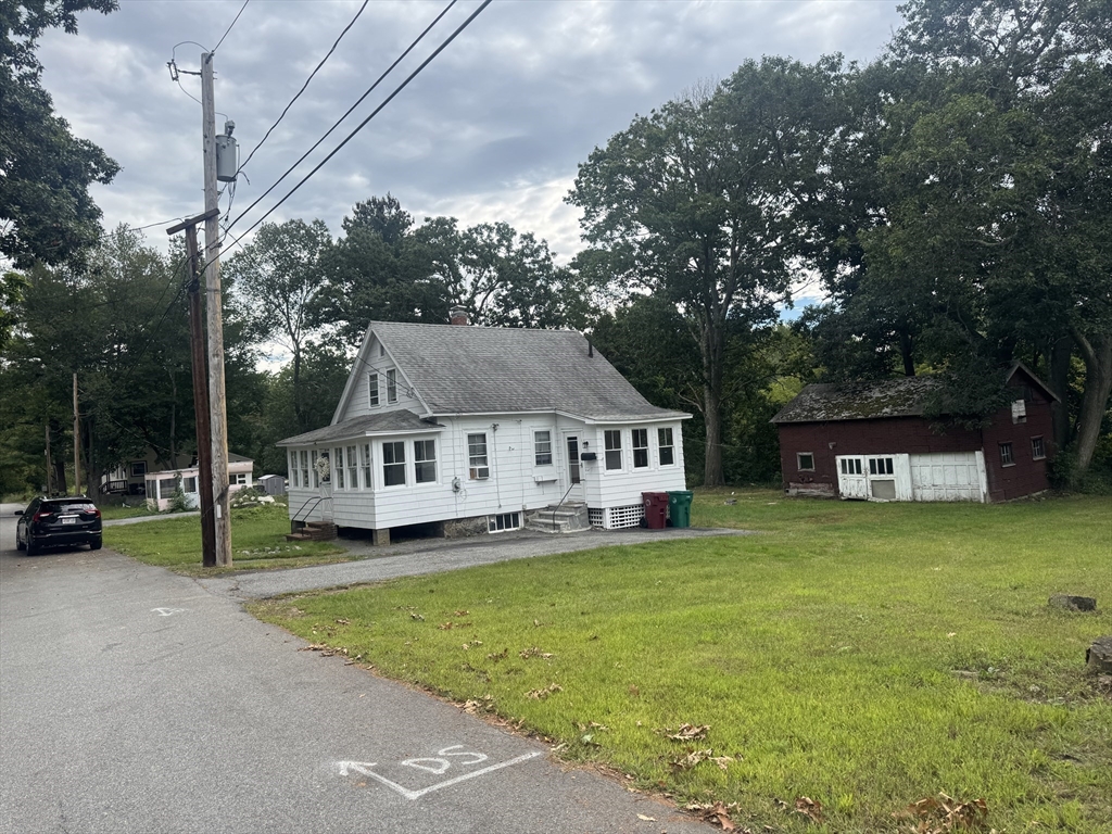 47 Pemberton St in Lowell