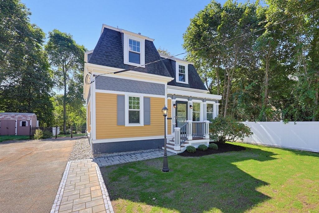 115 North Avenue in Natick