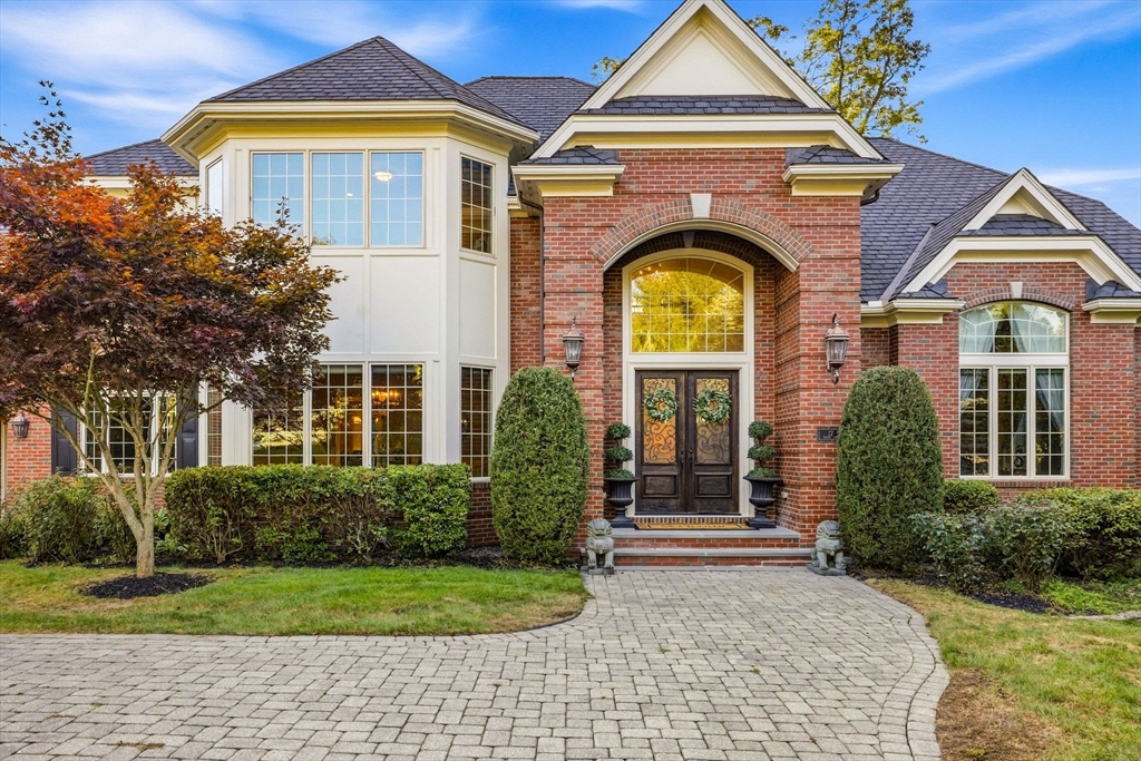 12 PRIDES CIRCLE in Andover