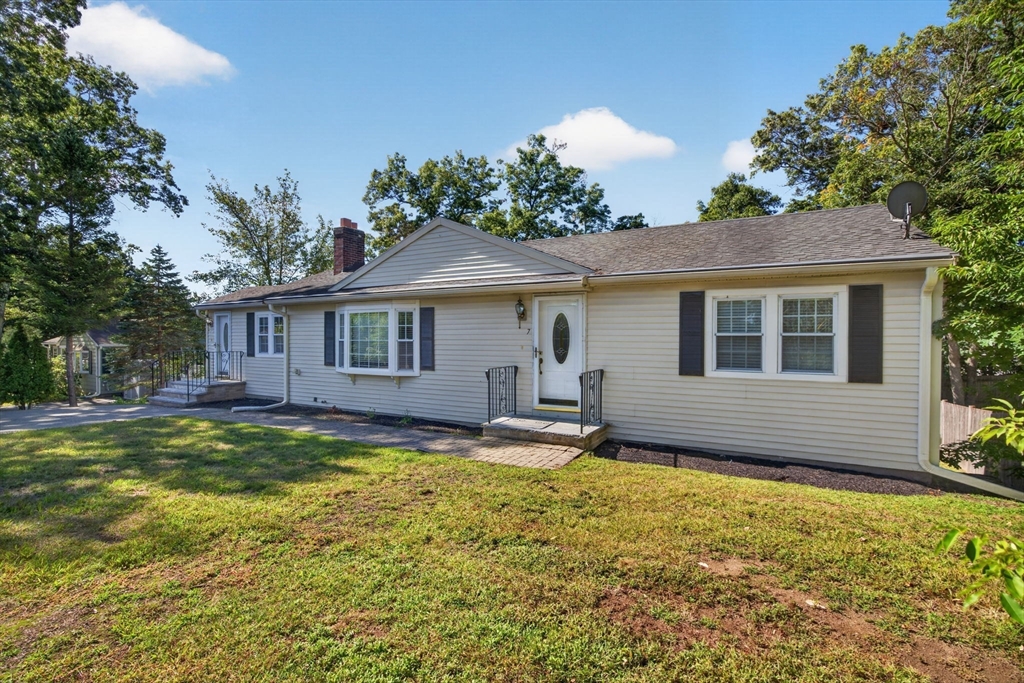 7 Madeline Rd in Tewksbury