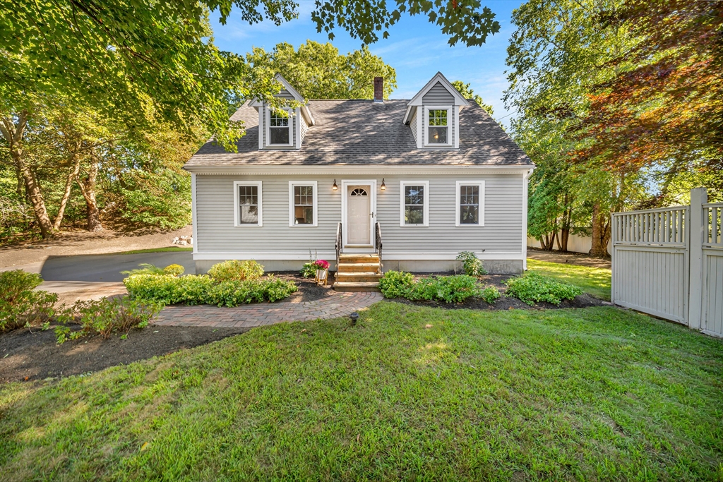 2 Hunter Dr in Newburyport