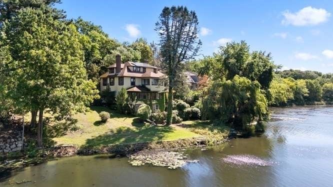 7 Lakeview Terrace in Winchester