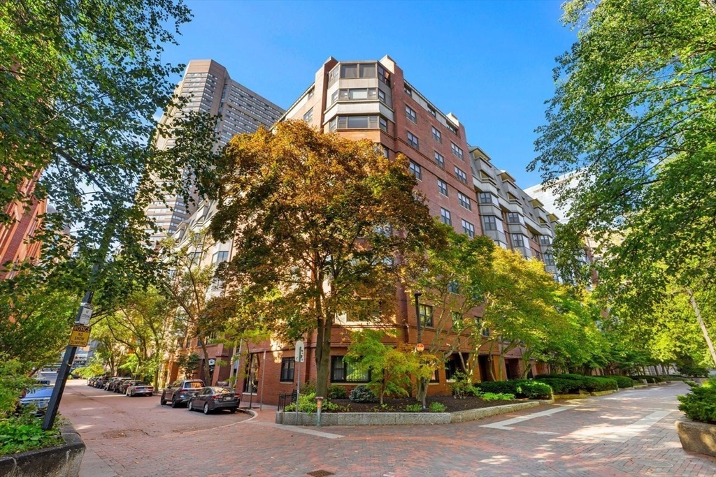 16 Harcourt Street #9F in Boston