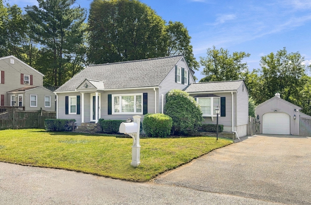 17 Elise Ave in Dracut