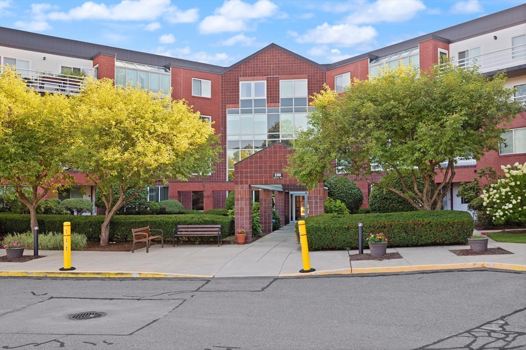 345 Place Ln #345 in Woburn