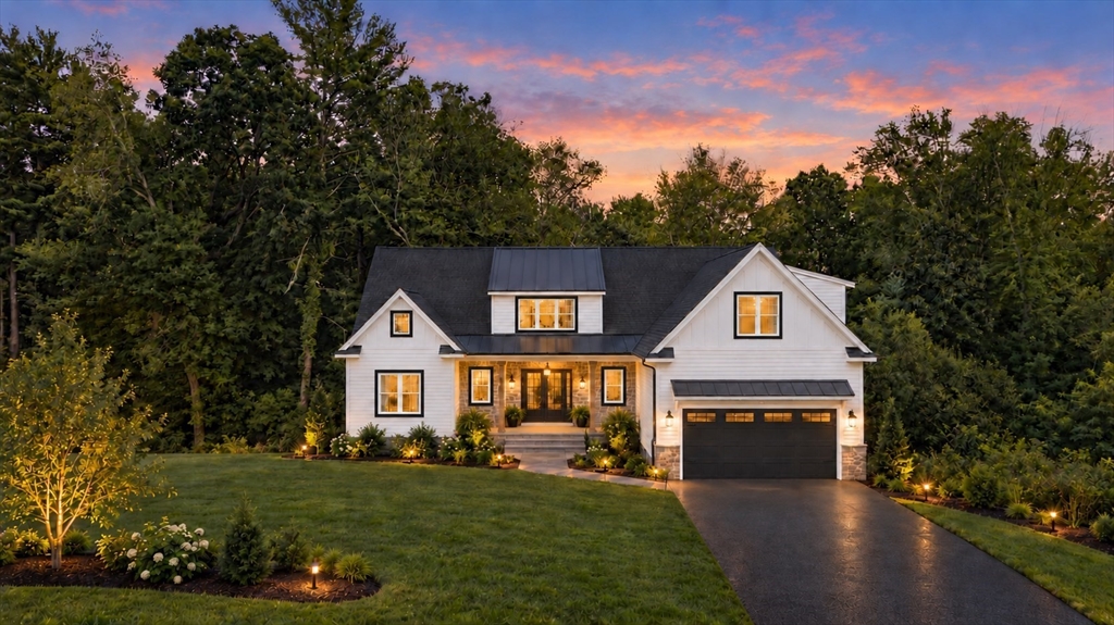 11 Charles St in North Reading