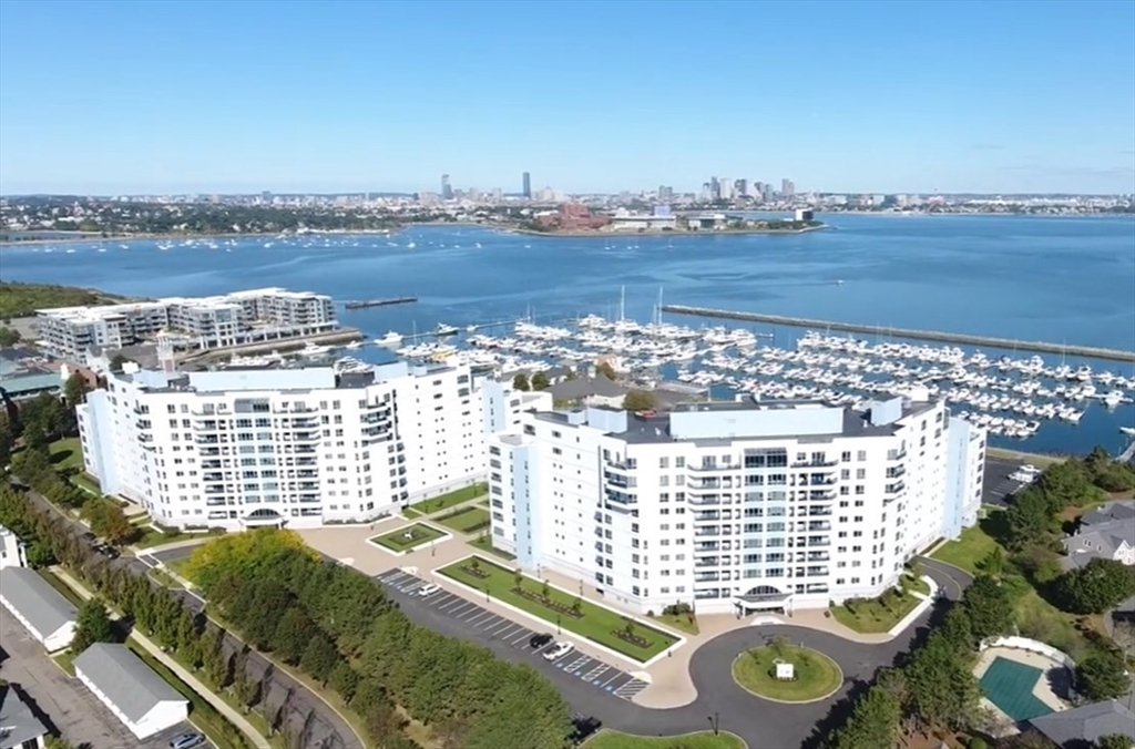 2001 Marina Dr #312 in Quincy