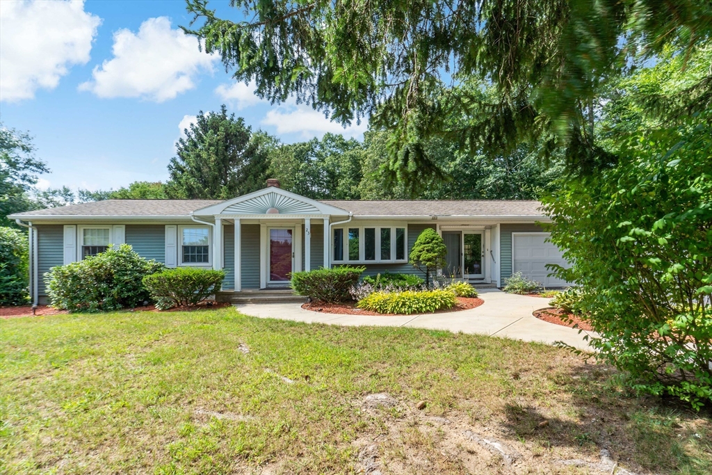 23 Colonial Way in Rehoboth
