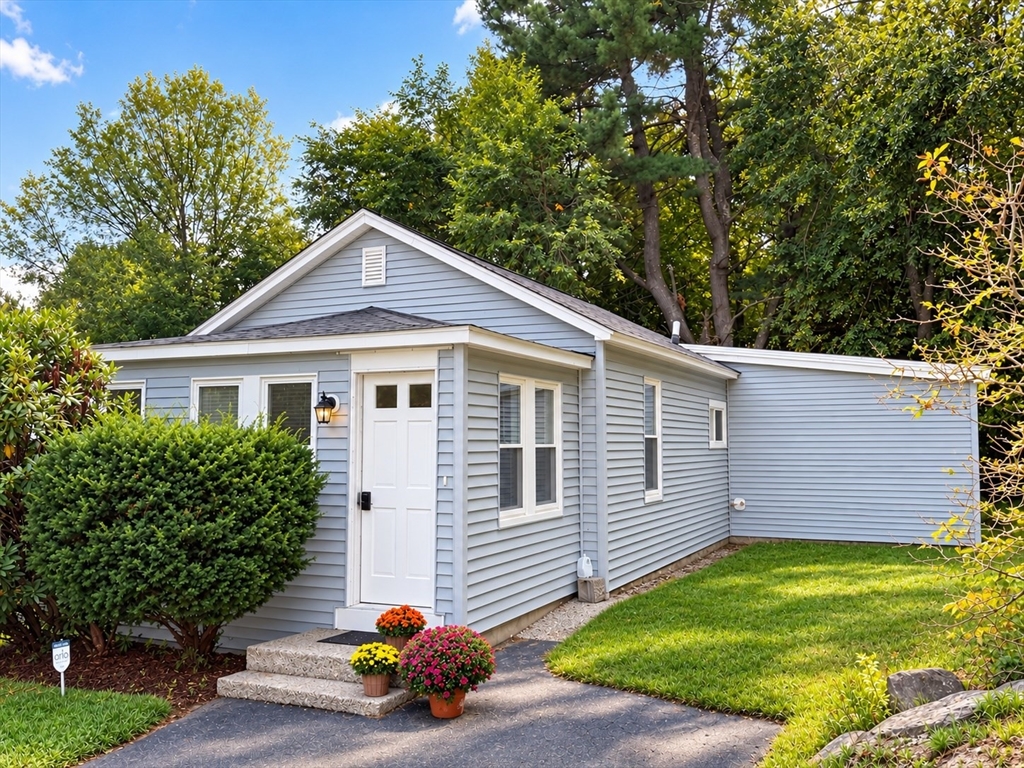 9 Highland Street in Boylston