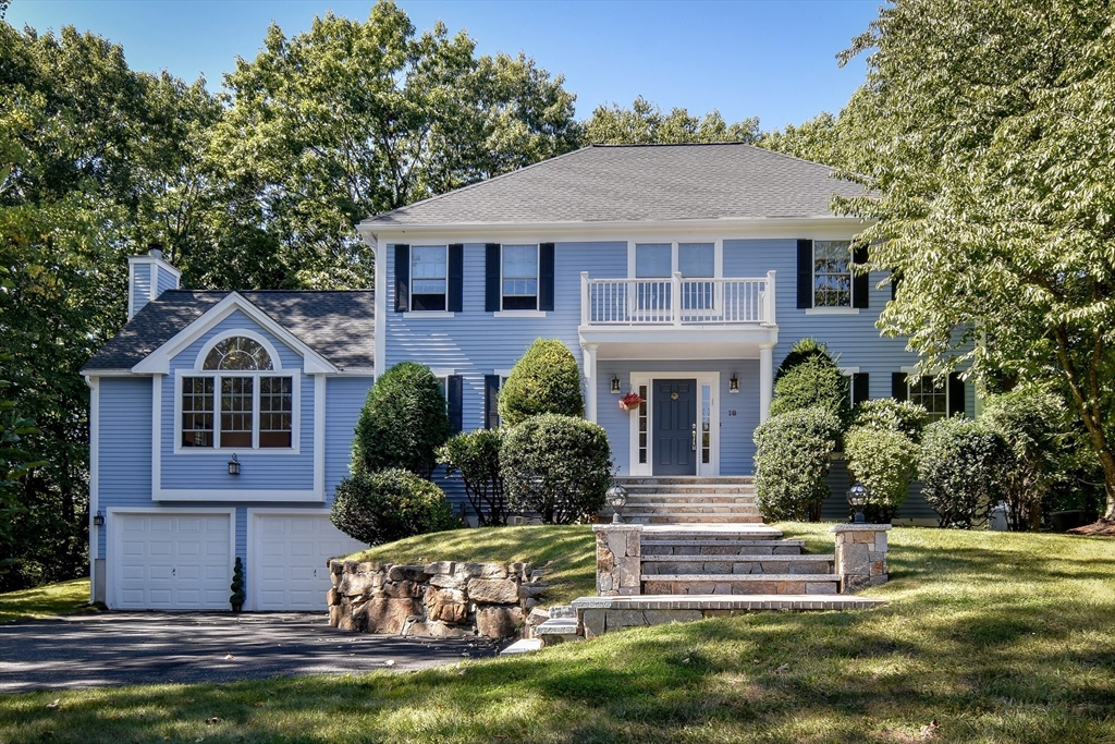 18 Pilgrim Rd in Ashland