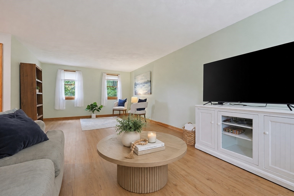 320 North St in Tewksbury