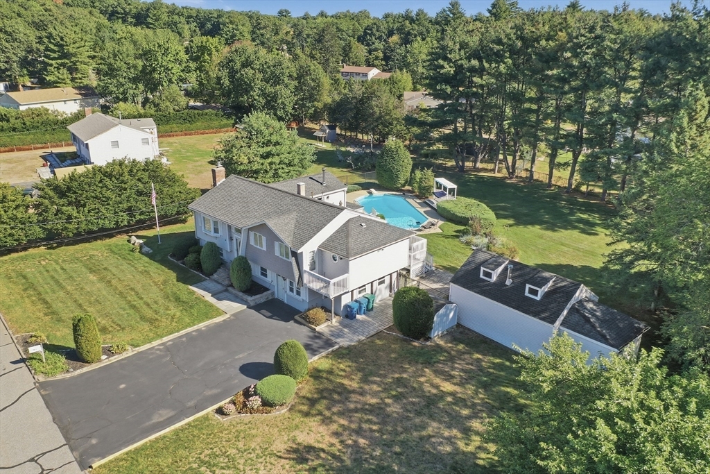 6 Ashdale Drive in North Billerica