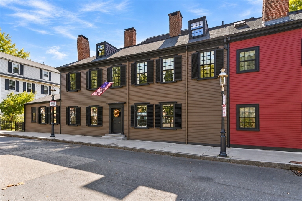16 Common Street in Charlestown