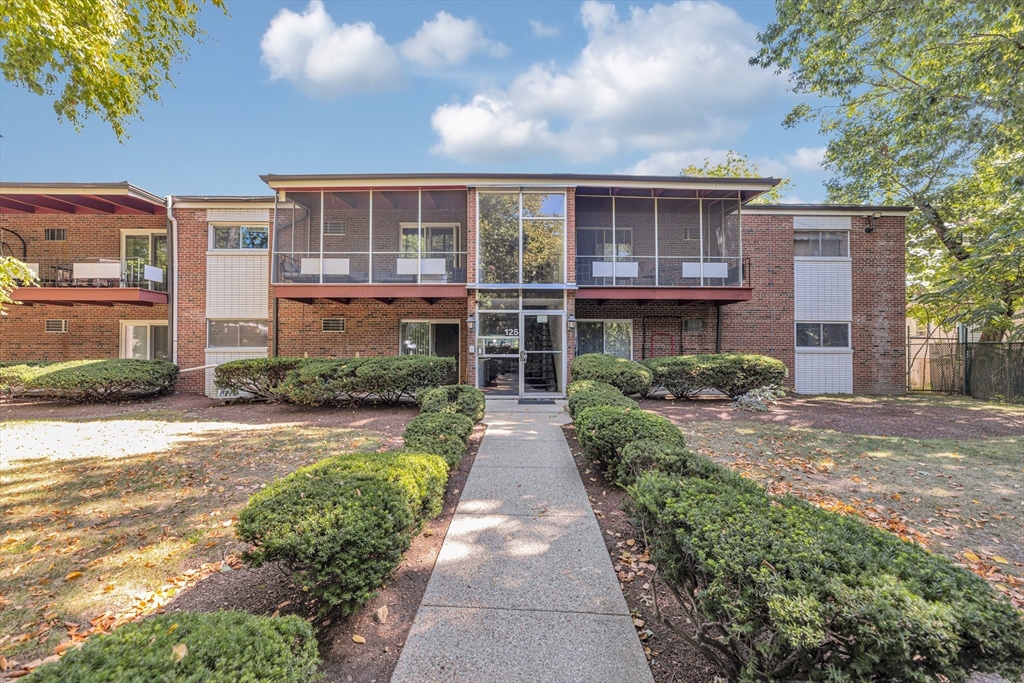 125 Grove St #3 in West Roxbury