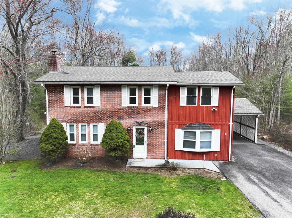 620 Ledge Rd in Seekonk