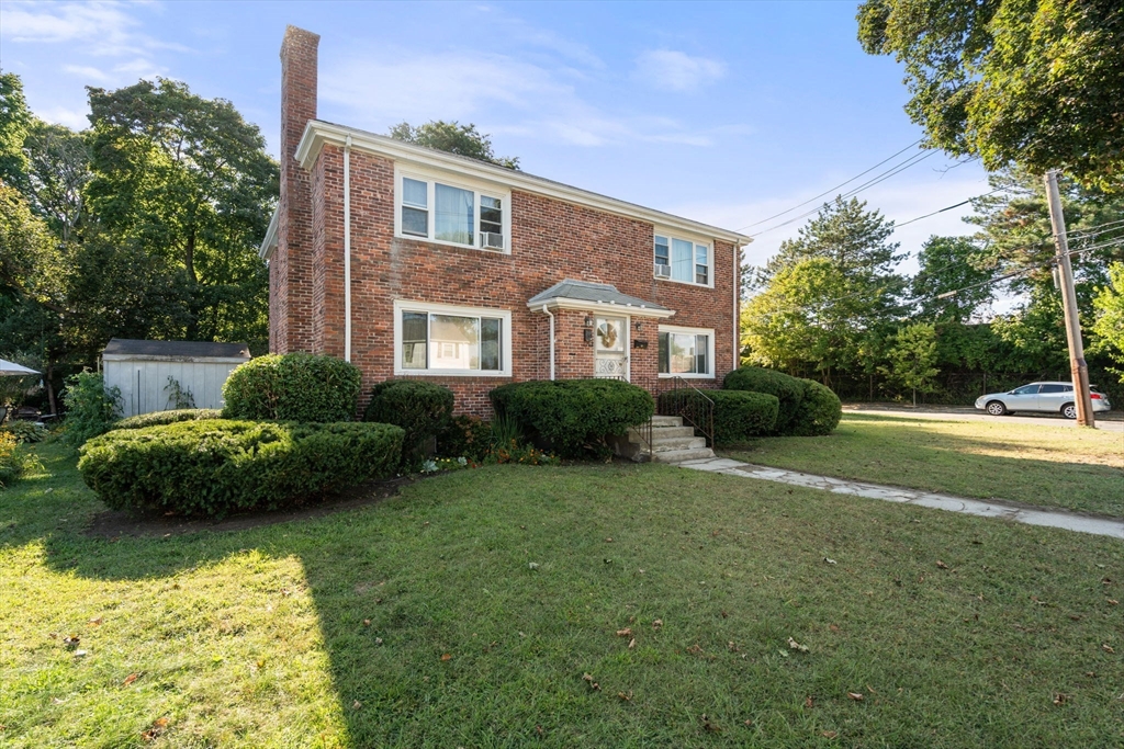 35 Farquhar Rd in Newtonville