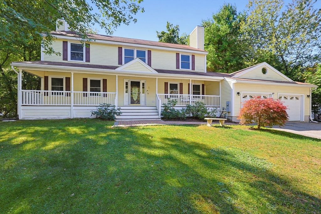 5 Chausse Dr in Methuen
