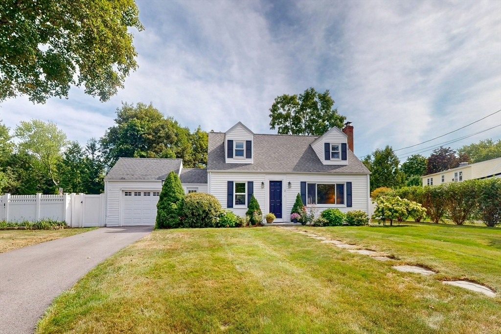 3 Remsen Ave in Medfield