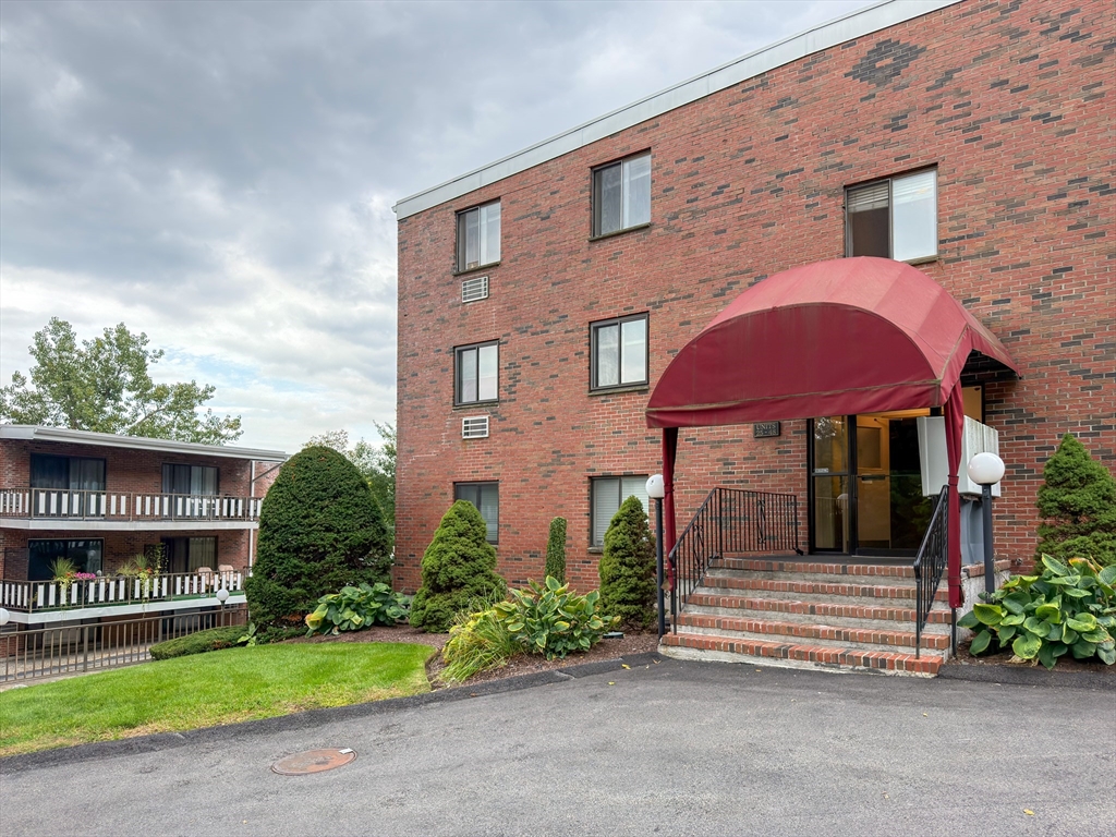80 N Warren St #37 in Woburn