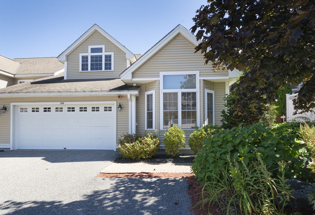308 Sprucewood Ln #308 in Clinton