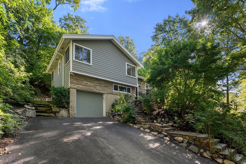 109 Wallis Road in Chestnut Hill