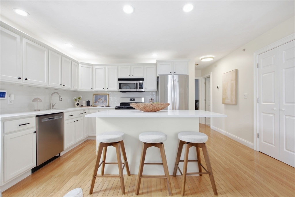 194 E St #A in Boston