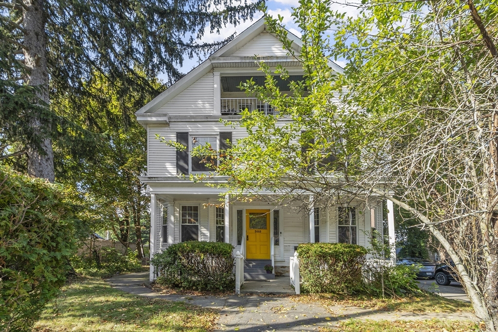 305 Nesmith St in Lowell