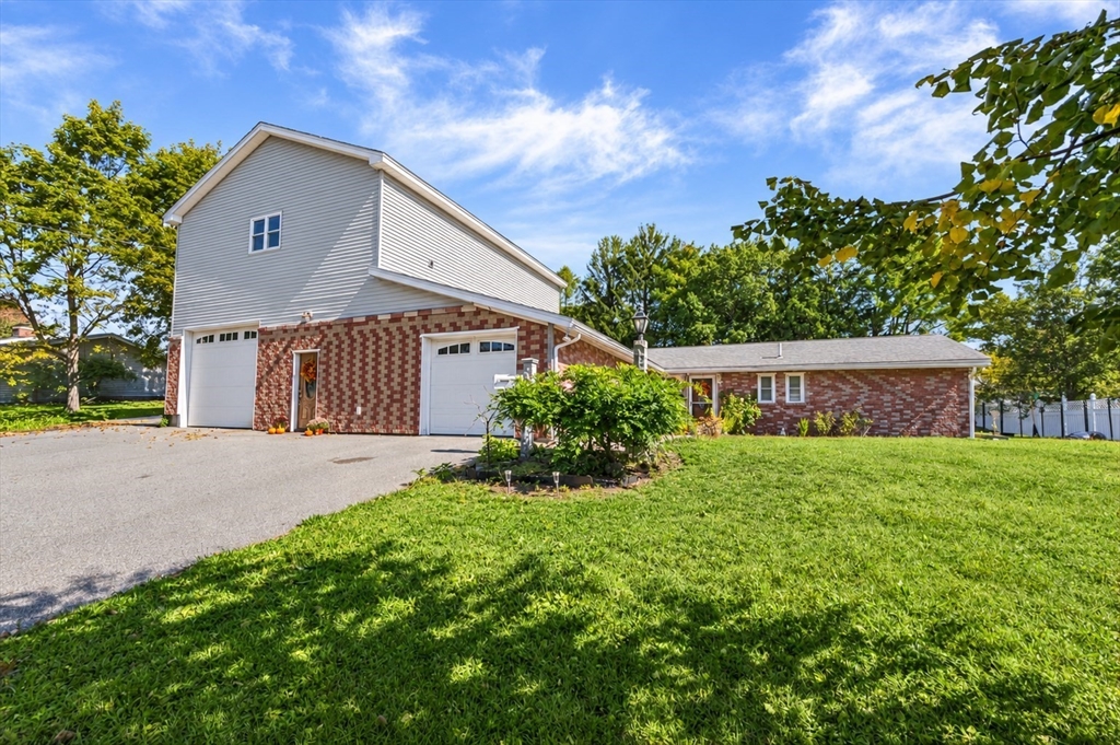 7 Lisa Road in Peabody