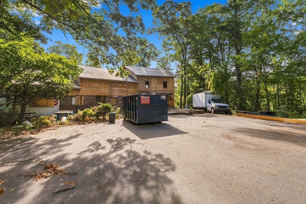 47 Riverside Dr in North Reading