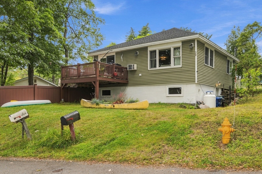 39 Lakeview Dr in Leominster