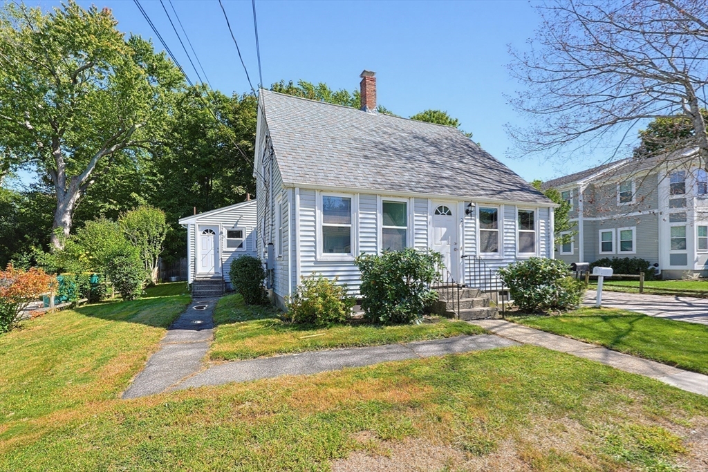 28 A&B Monroe St in Norwood