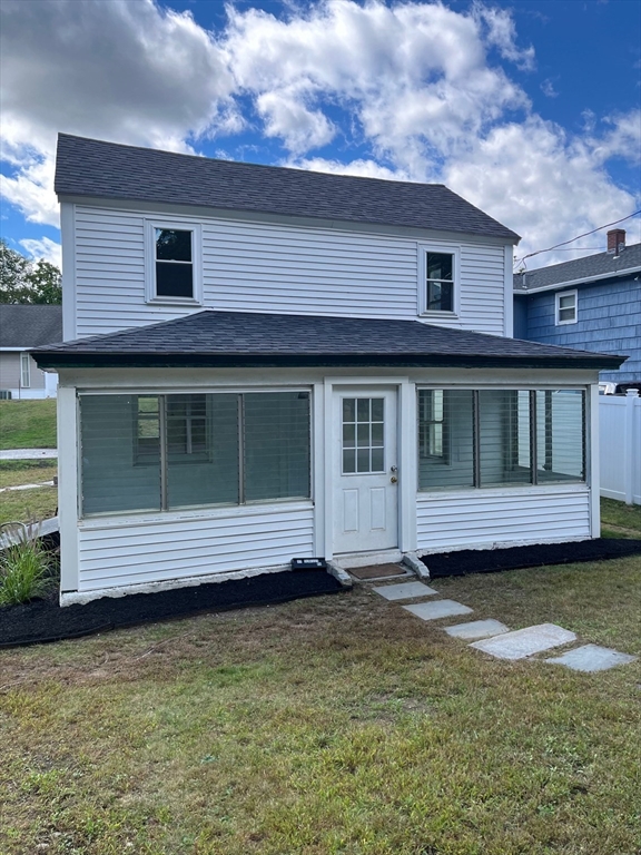 17 Sculley Road in Ayer