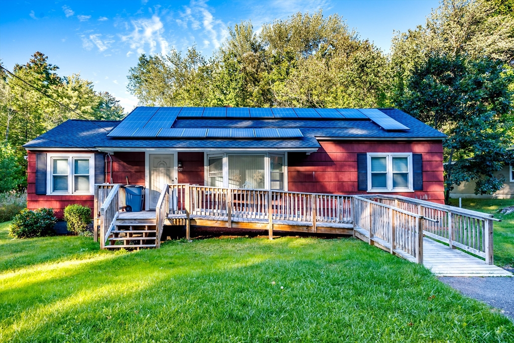 127 Pleasant St in Lunenburg
