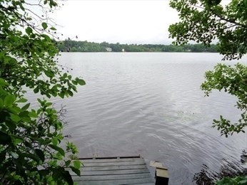 5 Shore Rd in North Reading