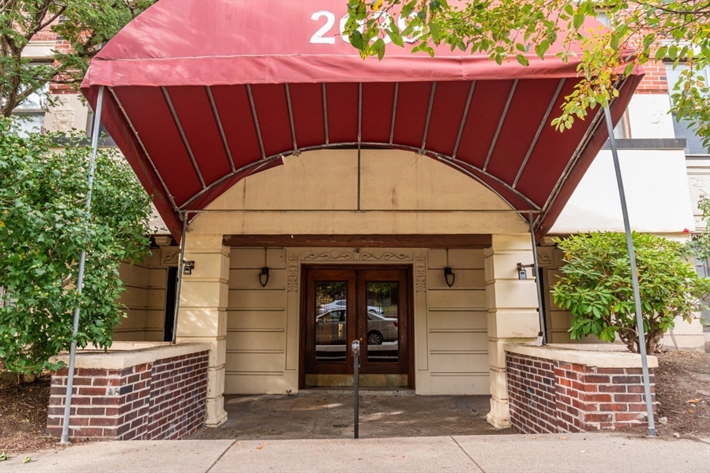 2039 Commonwealth Ave #12A in Brighton