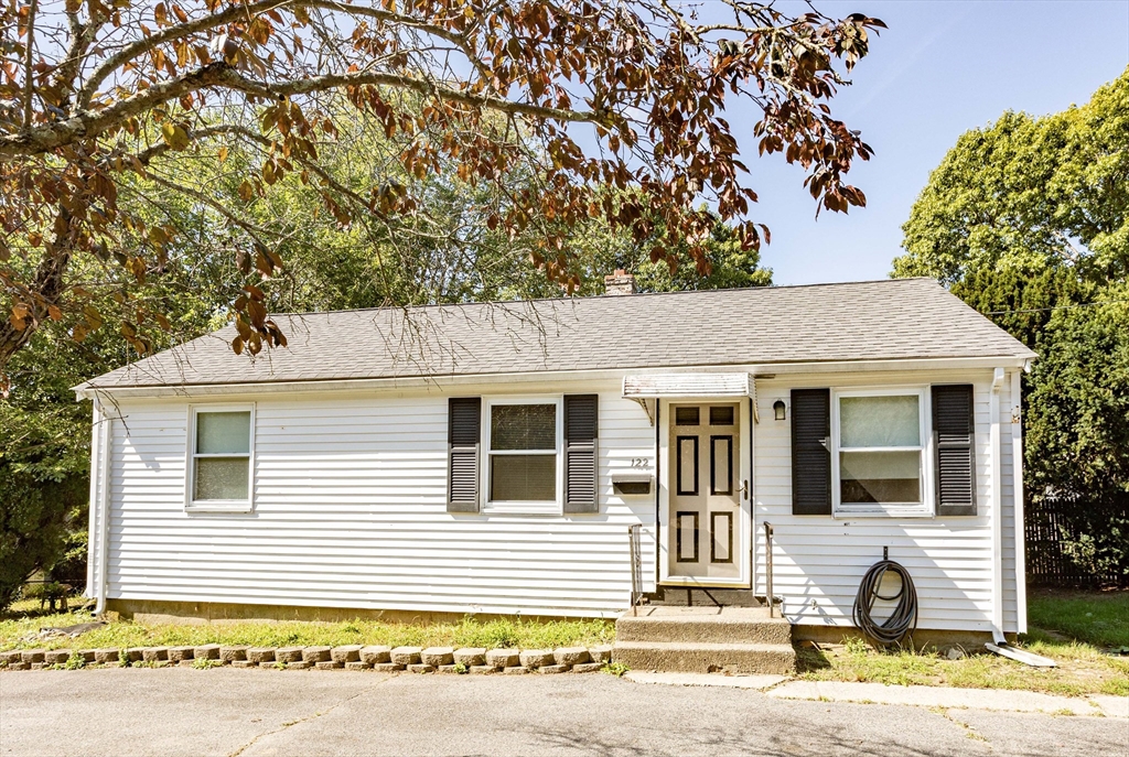 122 Algonquin St in Brockton