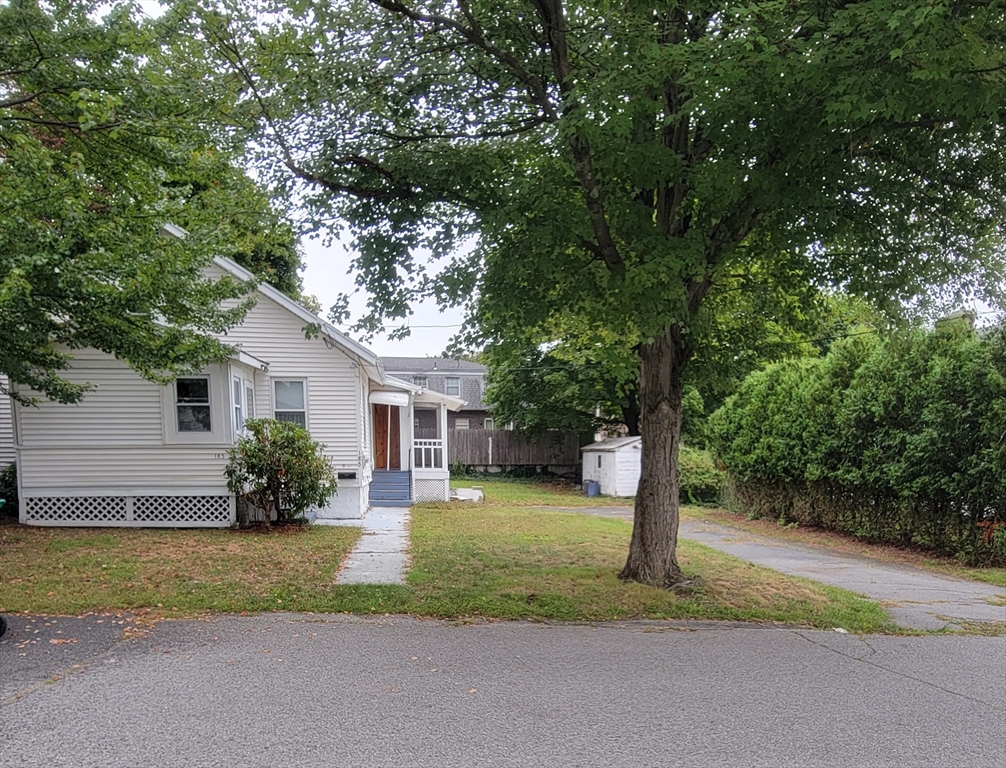185 Dracut St in Lowell
