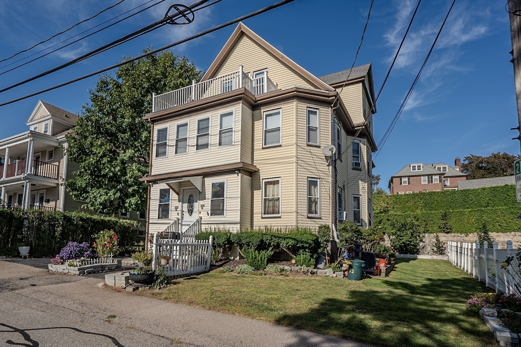 162-164 Glendale Rd in Quincy