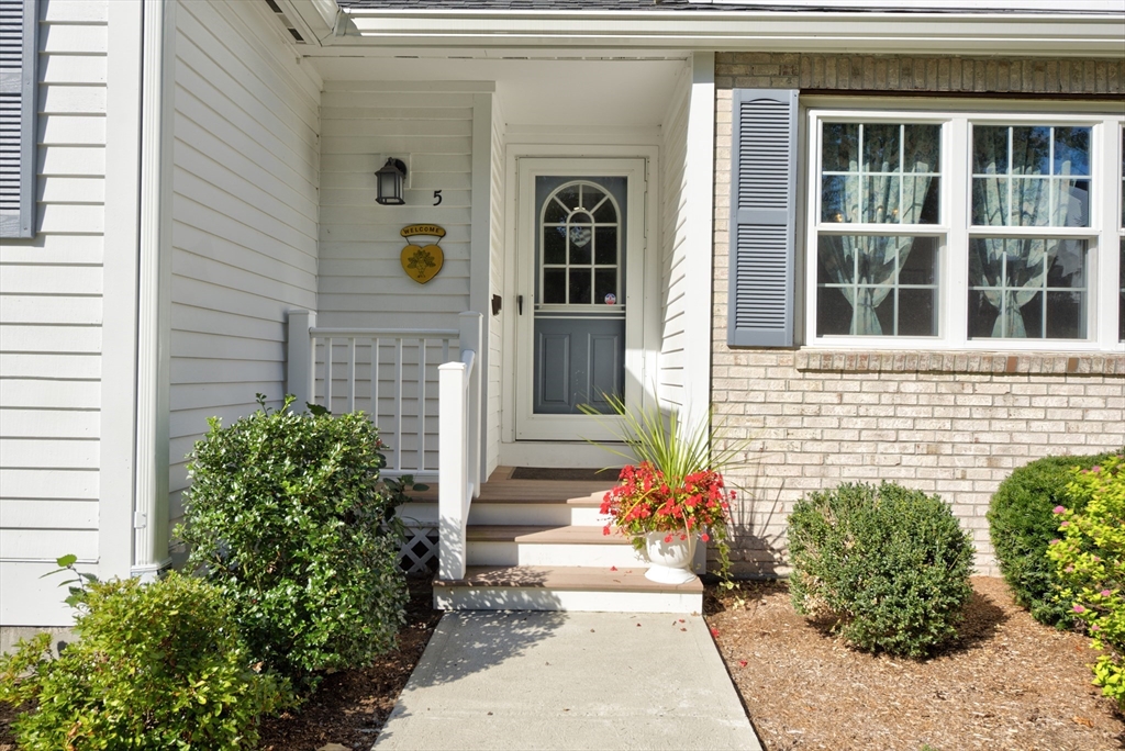 5 Pear Tree Ln #5 in Franklin