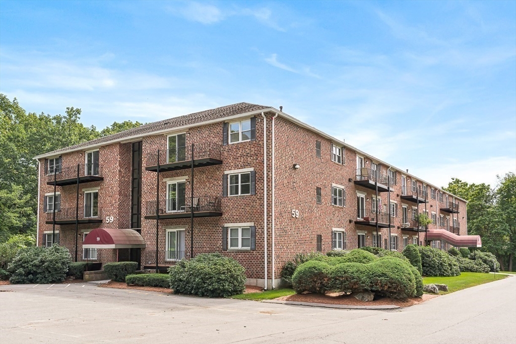 59 Mill St #302 in Dracut