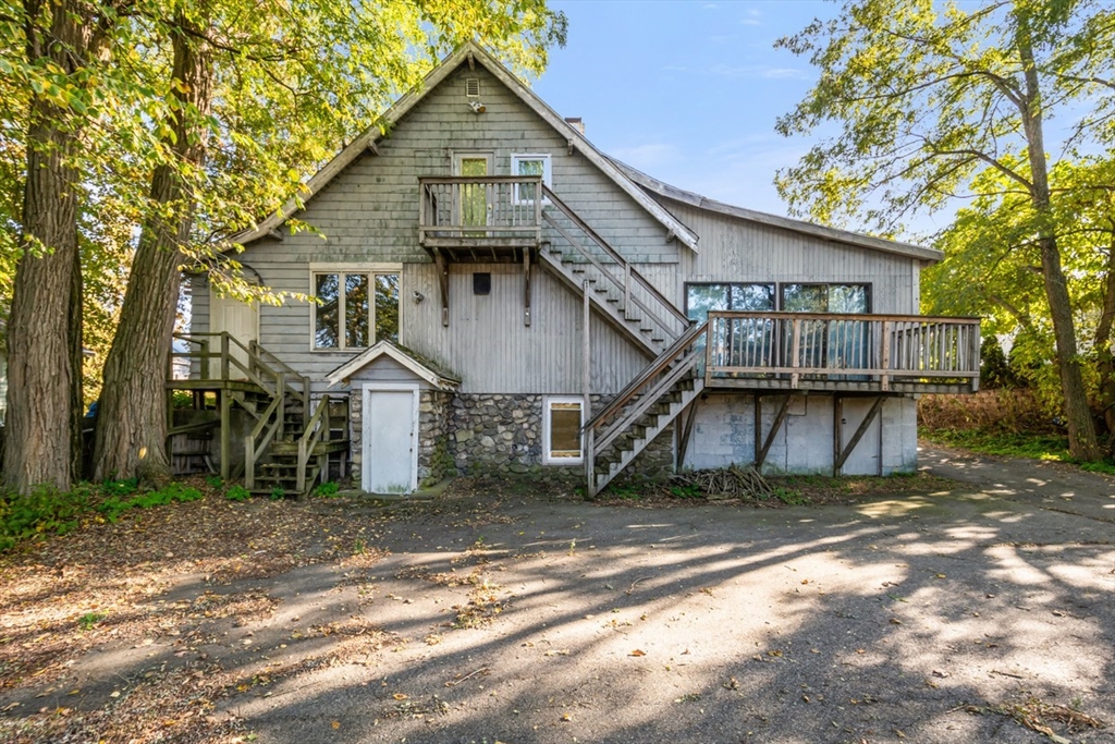 105 Hartford Tpke in Shrewsbury