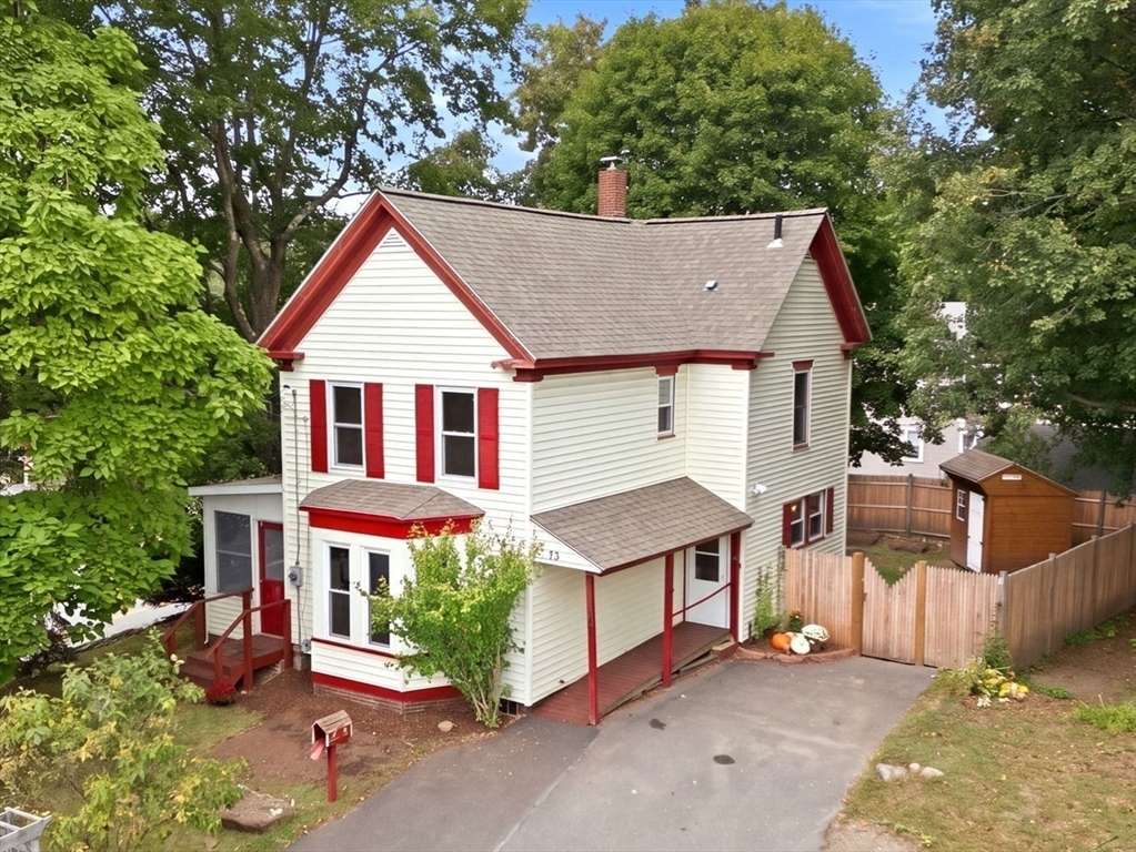 33 Park St in Ayer
