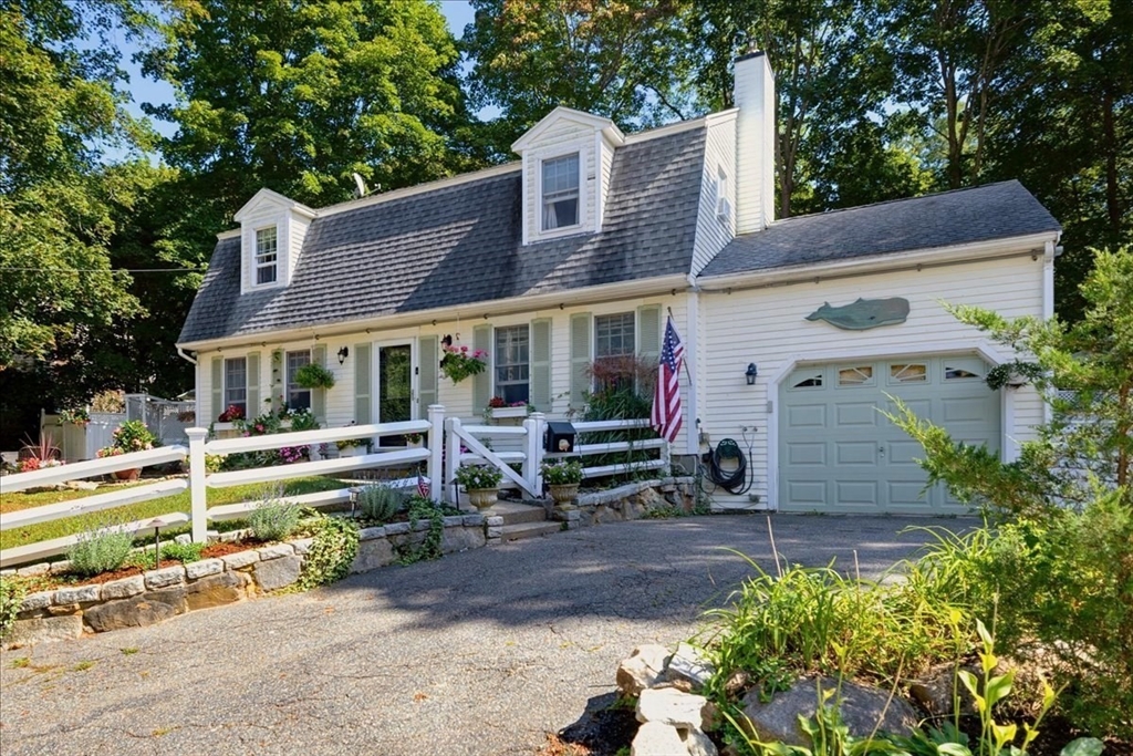 4 Brierwood Ct in Gloucester