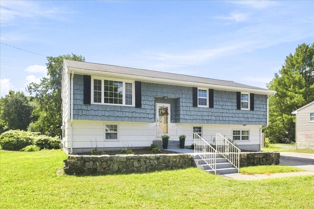 2040 Central St in Stoughton